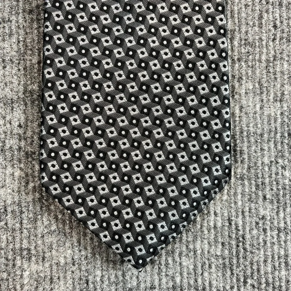 Kenneth Cole New York Mens Silk Tie Black Grey Geometric Diamond Pattern USA